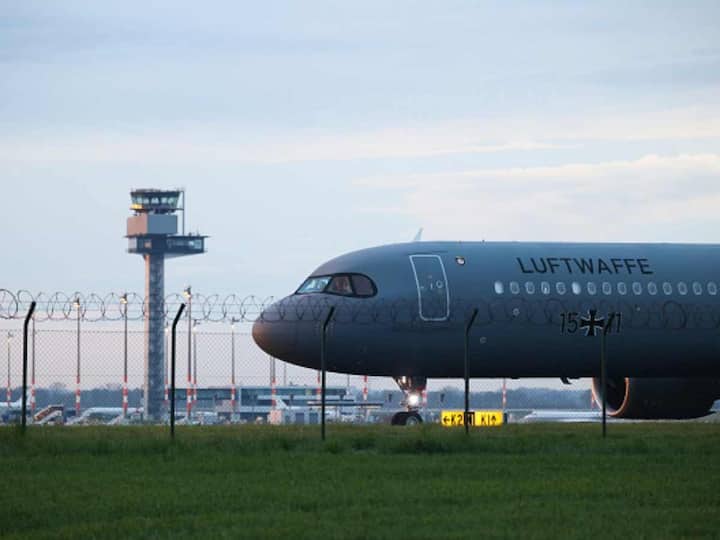 A German air force plane evacuated 101 people from Sudan on Monday. Aljazeera cited sources as saying that Germany has evacuated over 313 persons from the conflict zone. (Source: Getty)