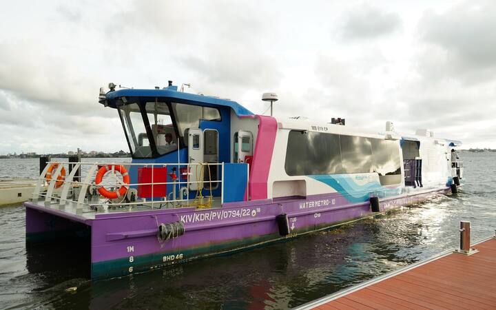 PM નરેન્દ્ર મોદી કેરળમાં દેશની પ્રથમ પાણી પર ચાલતી મેટ્રોની ભેટ આપવા જઈ રહ્યા છે.