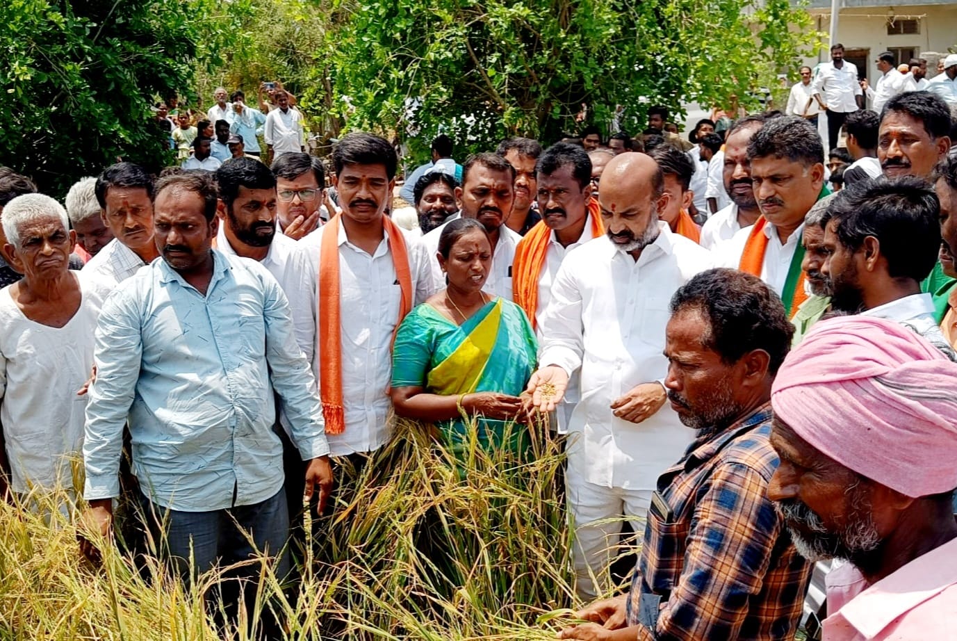 Bandi Sanjay : కేసీఆర్ నీ మాటలన్నీ కోతలే, రైతులకు నయాపైసా పరిహారం అందలేదు - బండి సంజయ్