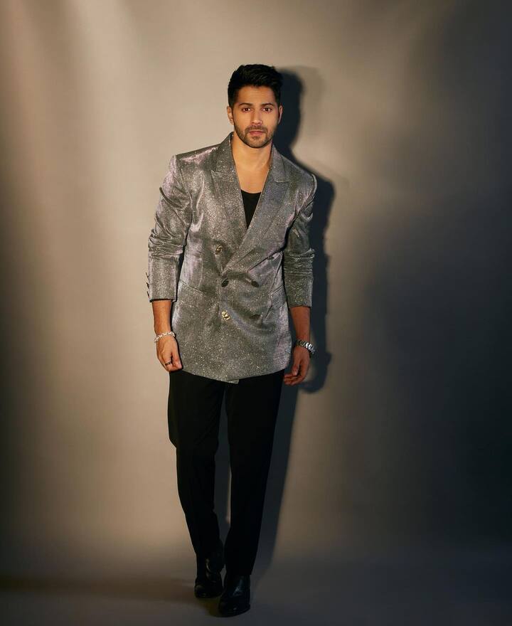 The actor looks dazzling in a double-breasted jacket by Nikhil Thampi along with black pants and black shoes.