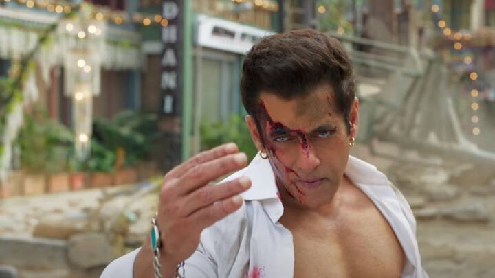 'किसी का भाई किसी की जान'ने रिलीजच्या दोन दिवसांत 40 कोटींची कमाई केल्याने सलमान खान भारावला आहे.