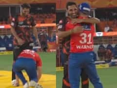 భువీ కాళ్లు పట్టుకున్న వార్నర్ భాయ్ - ఈ వీడియో చూస్తే కళ్లు చెమ్మగిల్లాల్సిందే!