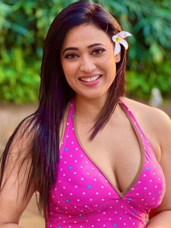 चेहरे को बेबी सॉफ्ट बनाने के लिए जान लें गुलाब जल के फायदे