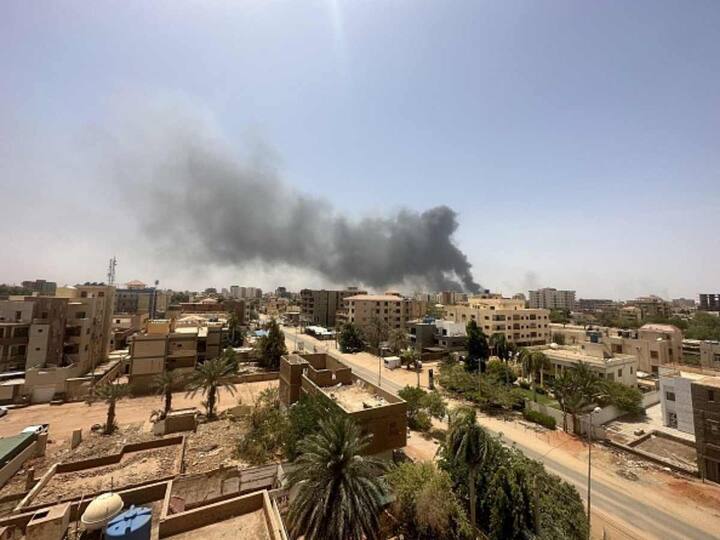 US special forces have evacuated almost all the diplomatic staff and people from Sudan. They used helicopters for the operation. So far, over 100 US troops have left the country in three MH-47 helicopters. (Source: Getty)