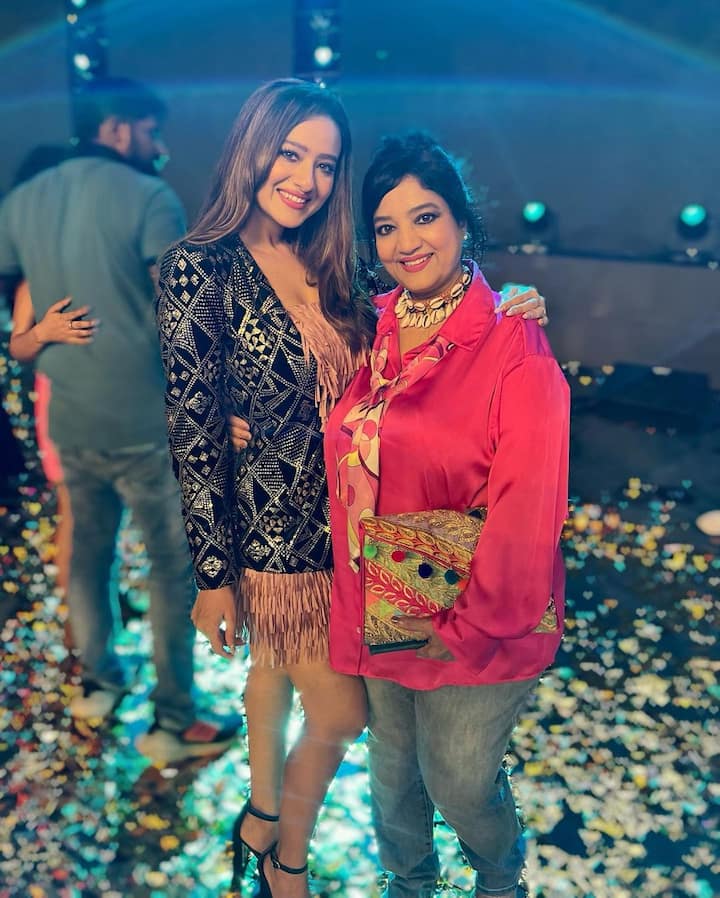 तस्वीरें शेयर करते हुए मदालसा ने लिखा, “पिछली रात बैड बॉय के प्री-रिलीज इवेंट में, मेरे सुपर टैलेंटेड नामा और आमरीन कुरैशी को बैड बॉय की सक्सेस के लिए शुभकामनाएं. 28 अप्रैल को बैड बॉय रिलीज होगी.”