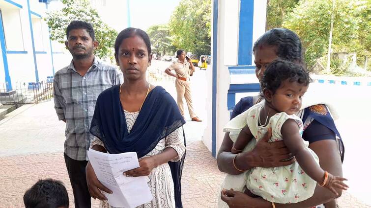 Thiruvarur Complaint filed wife with the infant in the district collector's office asking for the return of her husband TNN அடித்து வேலை வாங்குவதாக மலேசியாவில் இருந்து கதறும் வாலிபர் - கண்ணீருடன் கணவரை மீட்க  உதவி கேட்கும் மனைவி