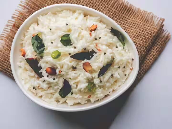 eating curd rice in summer seasons a lots of healthy benefits marathi Curd Rice: उन्हाळ्याच्या काळात दही-भात खाणं आहे फायदेशीर, यामुळे शरीर राहिल एनर्जेटिक