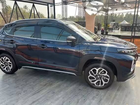 এছাড়াও একটি 90hp 1.2-লিটার ন্যাচারালি অ্যাসপিরেটেড পেট্রোল ইঞ্জিন ফ্রঙ্কসে রয়েছে। যা বিভিন্ন মারুতি গাড়িতে কাজ করে। এই ইঞ্জিনটি একটি 5-স্পিড ম্যানুয়াল বা 5-স্পিড AMT-র যুক্ত।