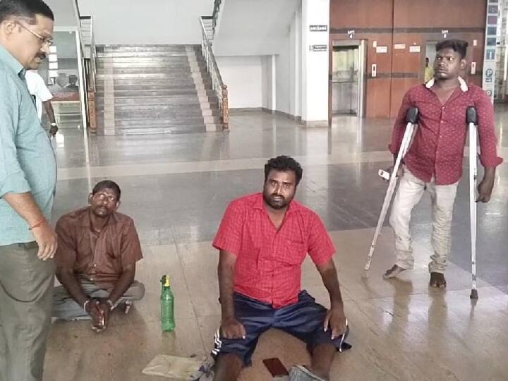 Salem news Disabled sportsperson dharna at Salem District Collectorate TNN குடிநீர் பிரச்னை ; மாற்றுத்திறனாளி விளையாட்டு வீரர் சேலம் மாவட்ட ஆட்சியர் அலுவலகத்தில் தர்ணா