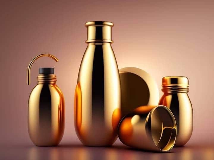 Can we keep water stored in copper bottles in a refrigerator overnight क्या तांबे की बोतल फ्रिज में रखना सही है? आप भी रखते हैं तो जरूर पढ़ लीजिए