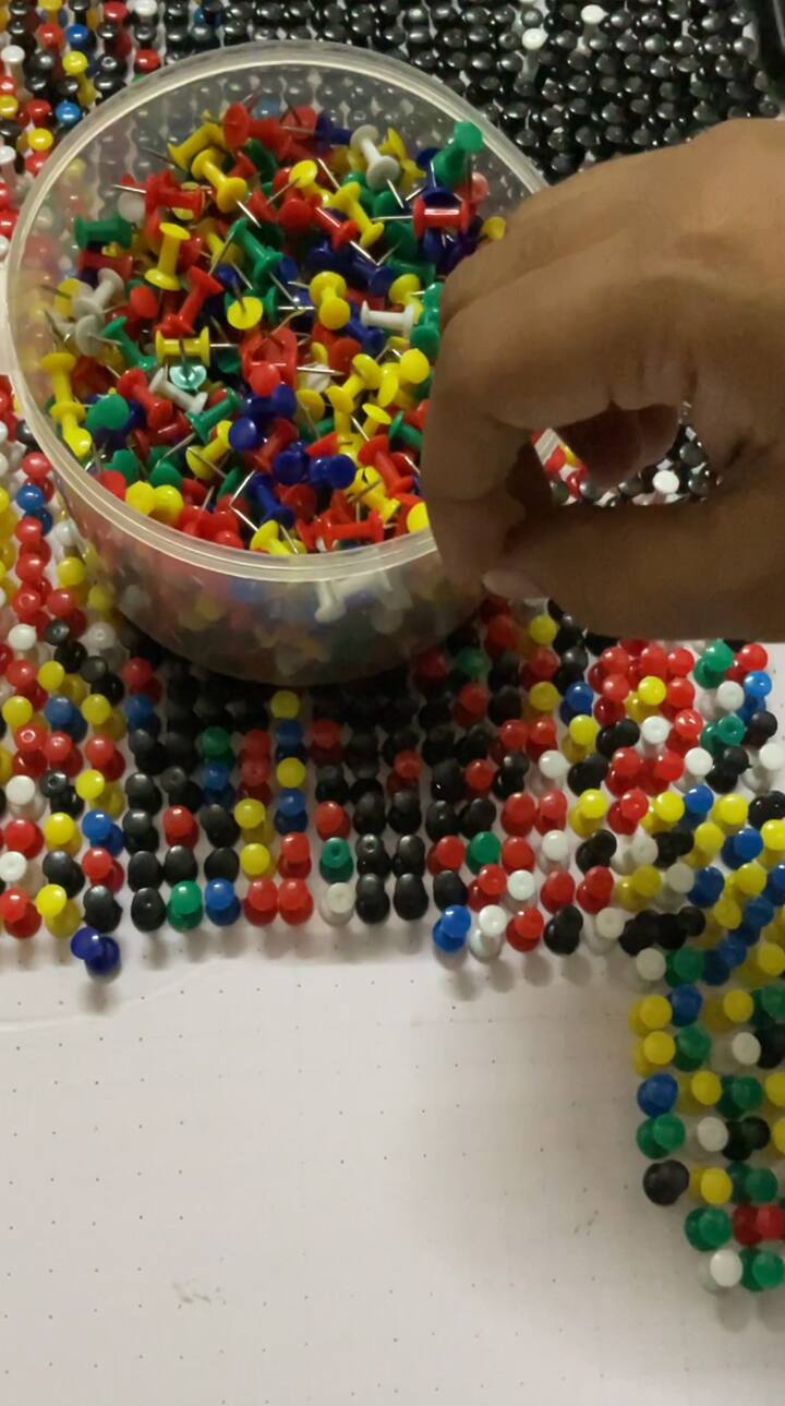 24 वर्ष आंतरराष्ट्रीय क्रिकेट खेळल्यानंतर सचिनने नोव्हेंबर 2013 निवृत्तीची घोषणा केली होती. यानंतरही त्याने क्रिकेटशी नातं जोडलं आहे.