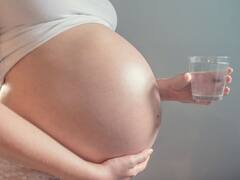 प्रेग्नेंसी टिप्स: कहीं आपके शरीर में पानी की कमी तो नहीं? इन लक्षणों से लगाएं पता