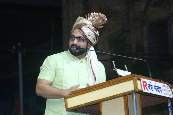 यावर स्वतः अमोल कोल्हे यांनीच खुलासा देत अमोल कोल्हे यांना काय सुचवायचे याचे स्पष्टीकरण दिले.