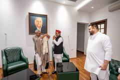 IN Pics: सपा प्रमुख अखिलेश यादव से CM नीतीश कुमार की मुलाकात, तेजस्वी यादव भी रहे मौजूद, देखें तस्वीरें