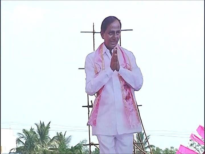 विशेष म्हणजे या सभेतून तेलंगणाचे मुख्यमंत्री केसीआर राजकीय घोषणा करण्याची शक्यता आहे.