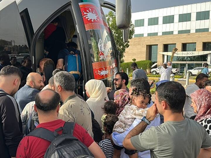 Evacuation of Turkish nationals being carried out in Sudan. (Source: getty)