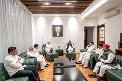 IN Pics: सपा प्रमुख अखिलेश यादव से CM नीतीश कुमार की मुलाकात, तेजस्वी यादव भी रहे मौजूद, देखें तस्वीरें