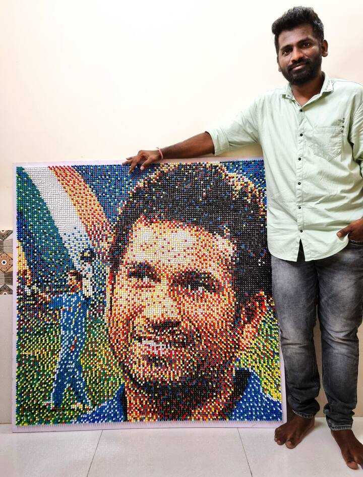 18 हजारहून अधिक पुश पिनांच्या सहाय्यानं सचिनचं 'मोझैक' रेखाटलंय.