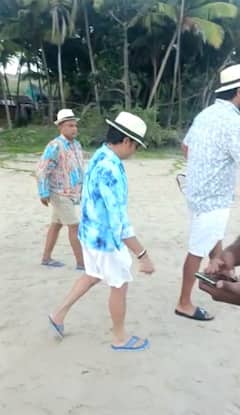 Sachin Tendulkar Birthday : 50व्या वाढदिवसानिमित्त सचिन तेंडुलकर सिंधुदुर्गात, भोगवे किनाऱ्यावर फेरफटका