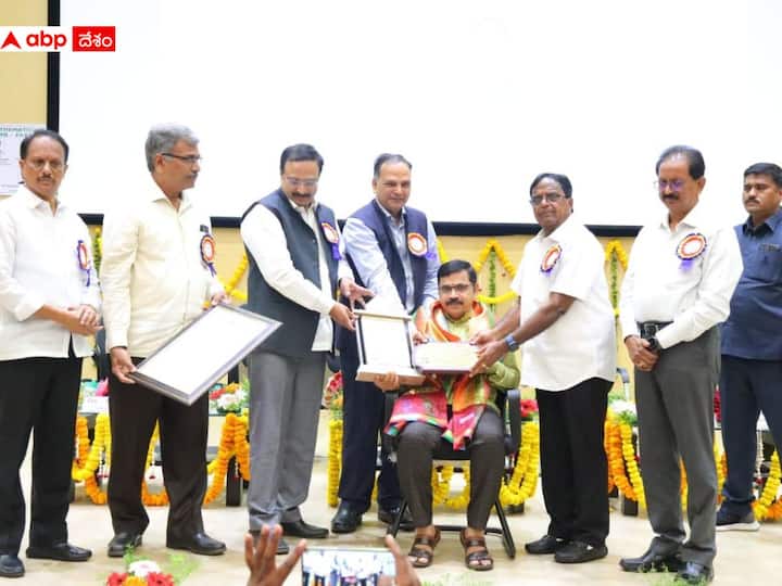 IIT Kharagpur professor GP Raja Sekhar receives mathematician award DNN Mathematician Award: ప్రొఫెసర్ జి.పి రాజశేఖర్ కి మ్యాథమెటిషన్ ఆఫ్ ది ఇయర్ 2023 అవార్డు