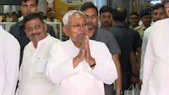 শহরে পৌঁছলেন নীতীশ কুমার, দুপুরে বৈঠক ২ মুখ্যমন্ত্রীর