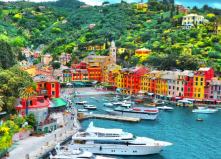 italy portofino city selfie ban if caught fine of 275 euros ਇਸ ਖੂਬਸੂਰਤ ਸ਼ਹਿਰ 'ਚ ਸੈਲਫੀ ਲੈਣਾ ਅਪਰਾਧ, ਲੱਗੇਗਾ 25000 ਦਾ ਜੁਰਮਾਨਾ, ਹੈਰਾਨ ਕਰਨ ਵਾਲਾ ਕਾਰਨ