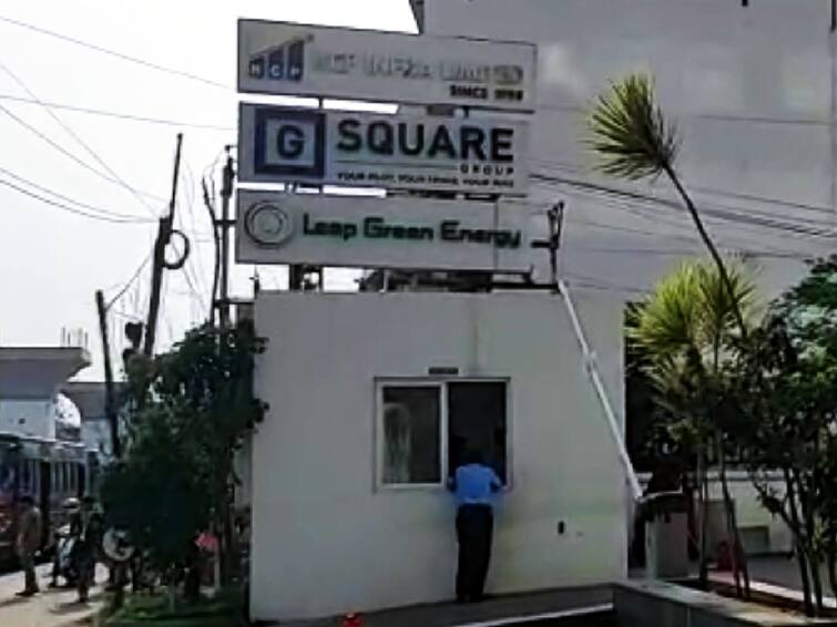 Income Tax officials raid G Square office in Coimbatore கோவையில் ஜி ஸ்கொயர் அலுவலகத்தில் வருமான வரித்துறை அதிகாரிகள் சோதனை