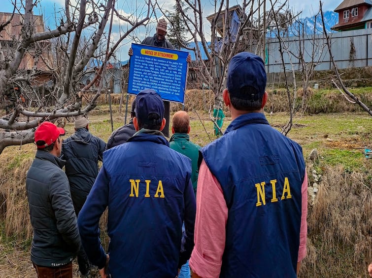 Jammu And Kashmir NIA Attaches Properties Of Hizbul Mujahideen Chief's Syed Salahudeen’s Sons J&K: NIA Attaches Properties Of Hizbul Mujahideen Chief Syed Salahudeen’s Sons