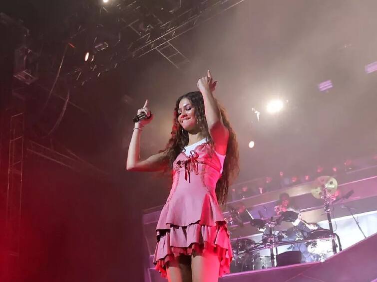 Coachella 2023: Zendaya Stuns In Mini Dress And White Tank Top For Her Surprise Performance See Photos Coachella 2023: Zendaya Dazzles In Mini Dress And White Tank Top For Her Surprise Performance