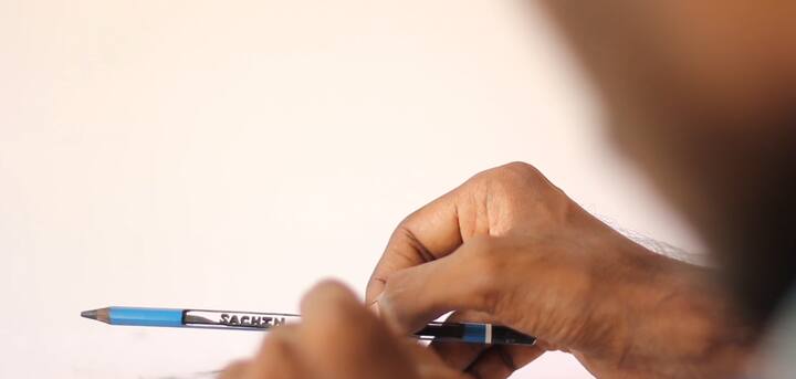 नितीनसारखे काही फैन्स आपल्या कलेतून क्रिकेटच्या या देवाला आपली मानवंदना वाहताना पाहायला मिळतायत.