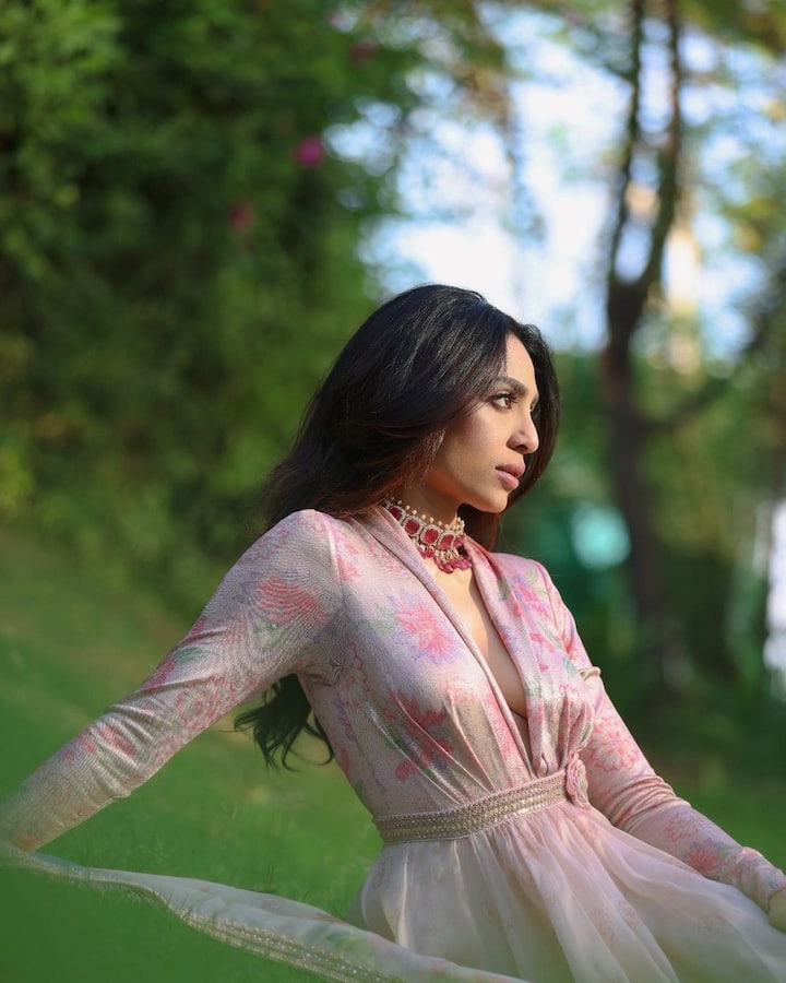 Sobhita Dhulipala Poses In A Pastel-Coloured Ethnic Outfit