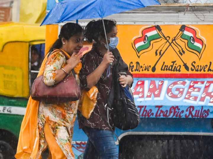 सोमवार (24 अप्रैल) को भी उत्तर पश्चिम भारत में गर्मी का असर बना रहा.उत्तर-पश्चिम भारत में पश्चिमी हिमालय के क्षेत्र जम्मू-कश्मीर, लद्दाख, गिलगित-बालटिस्तान, यूपी, मुजफ्फराबाद, हिमाचल प्रदेश, उत्तराखंड, पंजाब, हरियाणा, चंडीगढ़, दिल्ली, पश्चिमी-पूर्वी उत्तर प्रदेश, पश्चिम- पूर्वी राजस्थान शामिल हैं.