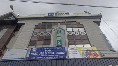 Income Tax Officers raid at Trichy G-Square office TNN திருச்சி ஜி - ஸ்கொயர் அலுவலகத்தில் வருமான வரித்துறை அதிகாரிகள் சோதனை