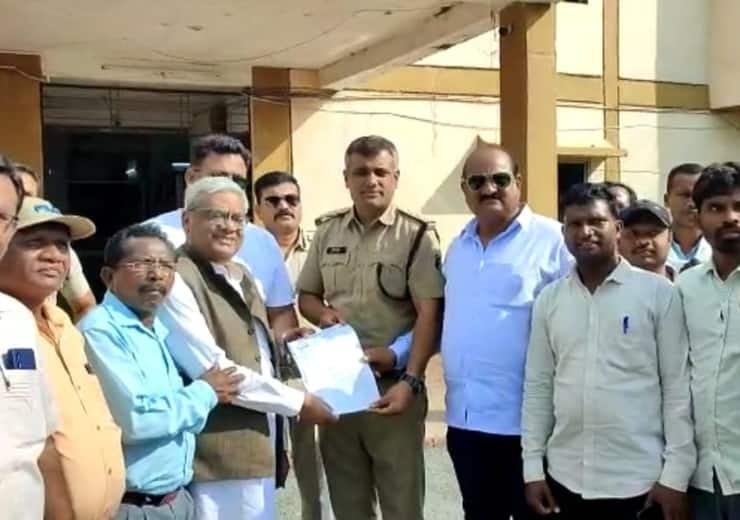 Chhattisgarh Christian community gives application to Jagdalpur Police to register FIR against who took oath of economic boycott ANN Chhattisgarh: ईसाई समुदाय के आर्थिक बहिष्कार के शपथ पर बवाल, क्रिश्चियन फोरम ने प्रशासन से की ये मांग