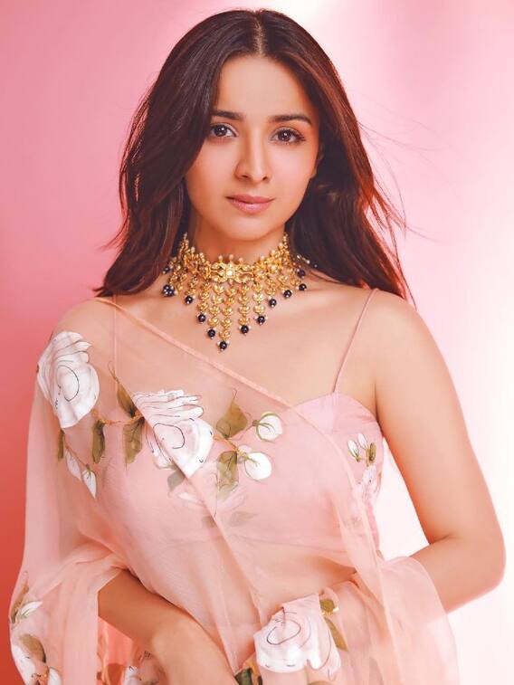 Mahima Makwana Makes A Striking Appearance In A Peach Lehenga