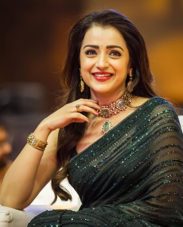 அழகு குந்தவையாக நடித்துள்ள த்ரிஷா.