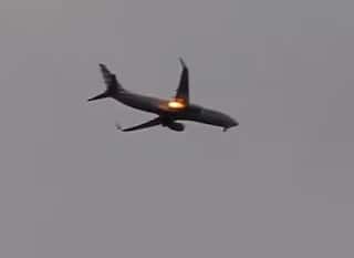 Boeing 737 Fire: અમેરિકન એરલાઇન્સનું વિમાન પક્ષી સાથે ટકરાયુ, ફ્લાઇટમાં લાગી ગઇ જોરદાર આગ, જુઓ VIDEO
