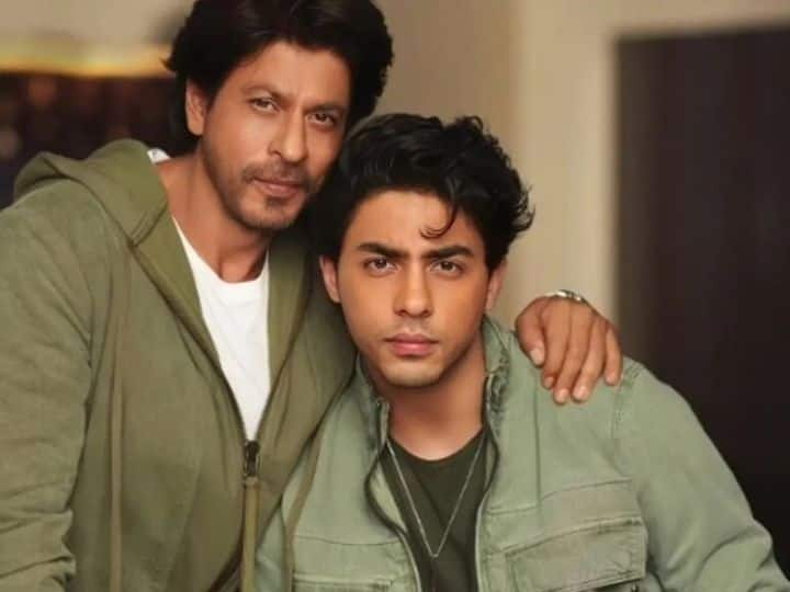 Aryan Khan direct his father shah rukh khan for brand teaser read here आर्यन खान ने पिता Shah Rukh Khan को किया डायरेक्ट, बेटे के एड टीजर में नजर आए किंग खान