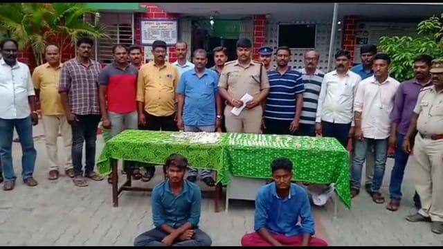 Dharmapuri Recovered stolen silver jewelery worth Rs 5 lakh in Paparapatti 2 person arrested TNN பாப்பாரப்பட்டியில் திருடப்பட்ட ரூ.5 லட்சம் மதிப்பிலான வெள்ளி நகைகள் மீட்பு - 2 பேர் கைது