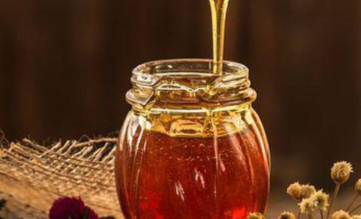 Honey Benefits: গুণে নুন দেওয়ার জায়গা নেই একেবারেই। কিন্তু মধুর এই গুণগুলি জানেন না অনেকেই।