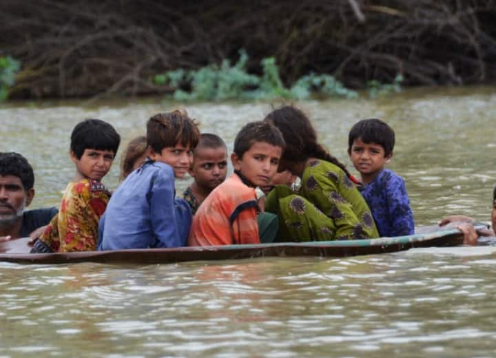 Pakistan Economic Crisis due to Flood it become largest borrower among 40 counties Pakistan Crisis: इस वजह से बर्बाद हुआ पाकिस्तान, 40 देशों में सबसे ज्यादा लोन लेने वाला देश बना