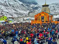 Kedarnath Yatra 2023: केदारनाथ धाम के कपाट खुले, बर्फ से ढका पूरा इलाका, पहले दिन ही उमड़े हजारों भक्त| 10 Photos