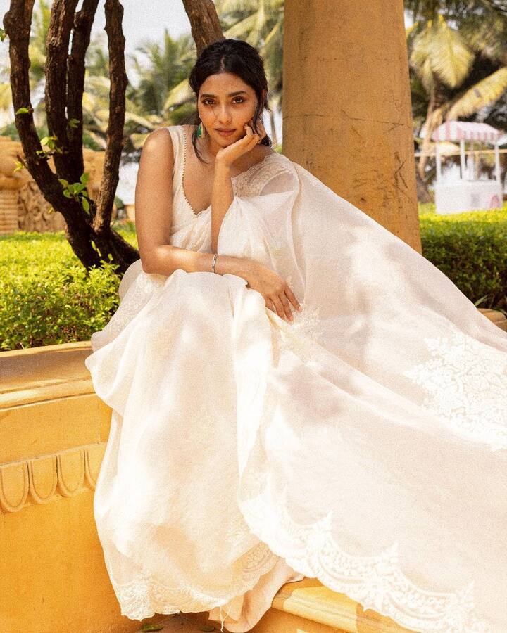 வெண்ணிலவே வெள்ளி வெள்ளி நிலாவே