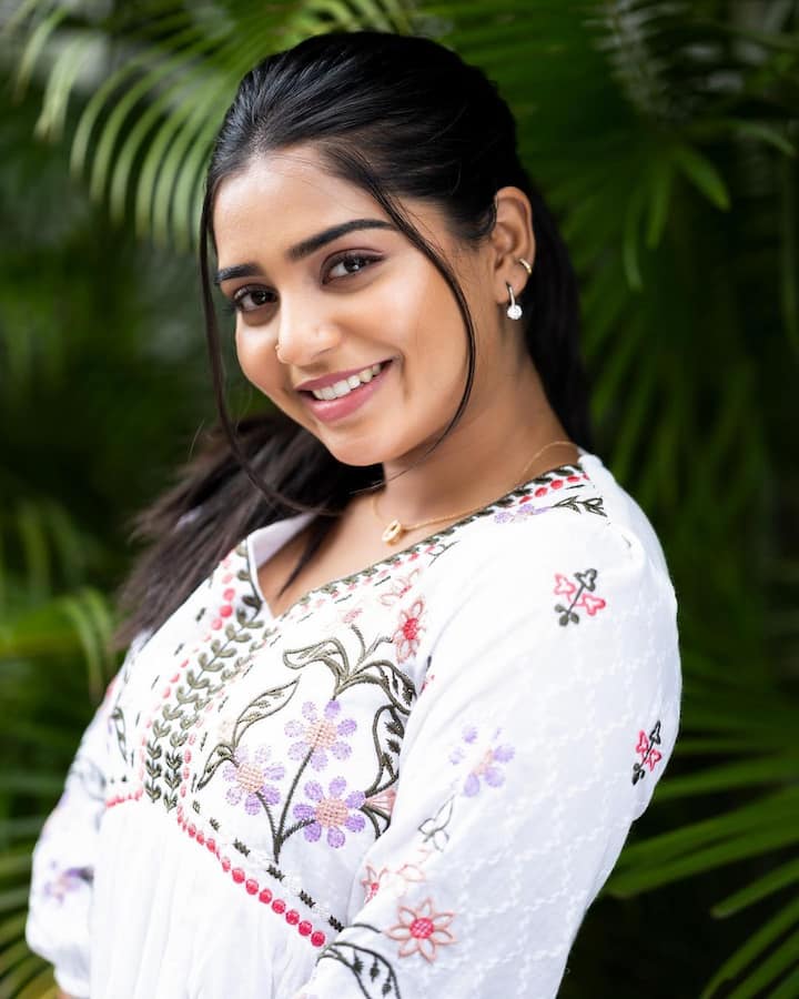 బెంగుళూరు, క్రైస్ట్ యూనివర్శిటీ నుంచి ట్రిపుల్ మేజర్ (జర్నలిజం, సైకాలజీ ,ఇంగ్లీష్)లో గ్రాడ్యుయేషన్ పూర్తిచేసింది గౌరీ.