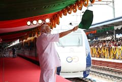 PM Modi Kerala Visit: కేరళలో తొలి వందేభారత్ రైలును ప్రారంభించిన ప్రధాని మోదీ