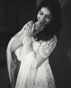 Genelia Deshmukh: जिनिलियाचा  क्लासी लूक; फोटोवर खिळल्या चाहत्यांच्या नजरा