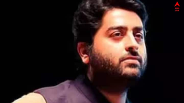 সম্প্রতি ফিল্ম ফেস্টিভ্যালে তার গান গাওয়ার পরে, রাজনৈতিক রঙকে কেন্দ্র করে বিতর্কের ঝড়।