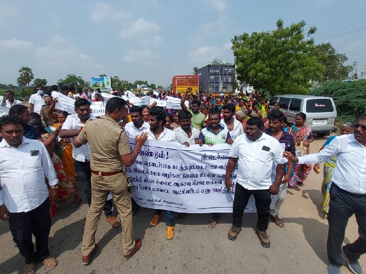 ஸ்டெர்லைட் ஆலையை மீண்டும் திறக்கக்கோரி 21 கிராம மக்கள் ஊர்வலமாக வந்து ஆட்சியர் அலுவலகத்தில் மனு