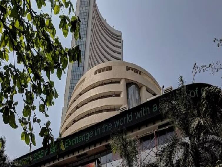 Share Market opened Today 25th april Share Market Update Sensex Nifty Points Share market: சரிவுடன் தொடங்கிய இந்திய பங்குச்சந்தை..! 50 புள்ளிகளுக்கு மேல் சரிந்த சென்செக்ஸ்...!
