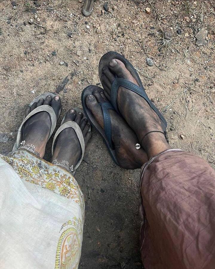 நானி மற்றும் கீர்த்தி கரி படிந்த இடங்களில் நடிக்க வேண்டி இருந்தது. அந்த புகைப்படத்தை கீர்த்தி பதிவிட்டுள்ளார்.